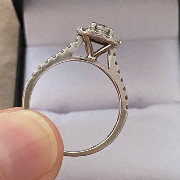 Beautiful Halo Diamond Wedding SET - Picture 9 of 13